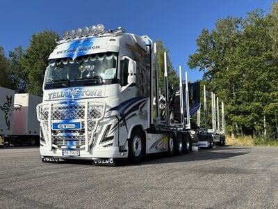 Tekno Tekno Volvo FH05 Globetrotter XL 4-axle Swedish wood combination FELLE TRANSPORT AS