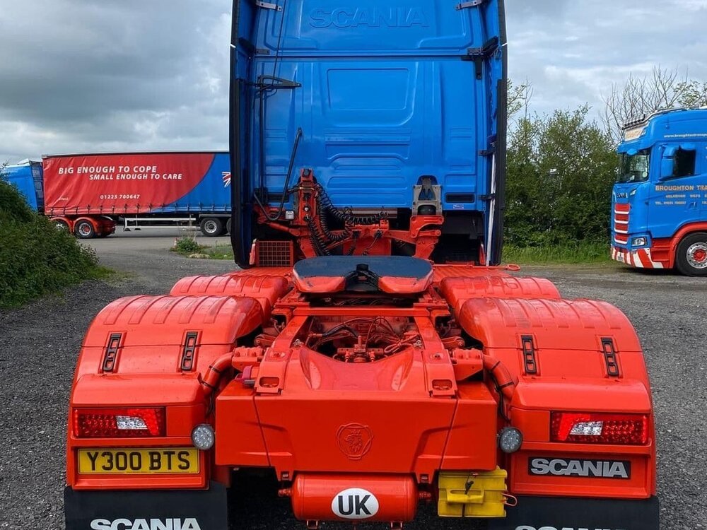WSI WSI Scania S770 6x2 met 3-as koeloplegger BROUGHTON TRANSPORT ENGLAND