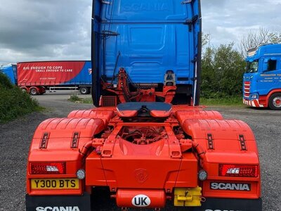 WSI WSI Scania S770 6x2 met 3-as koeloplegger BROUGHTON TRANSPORT ENGLAND