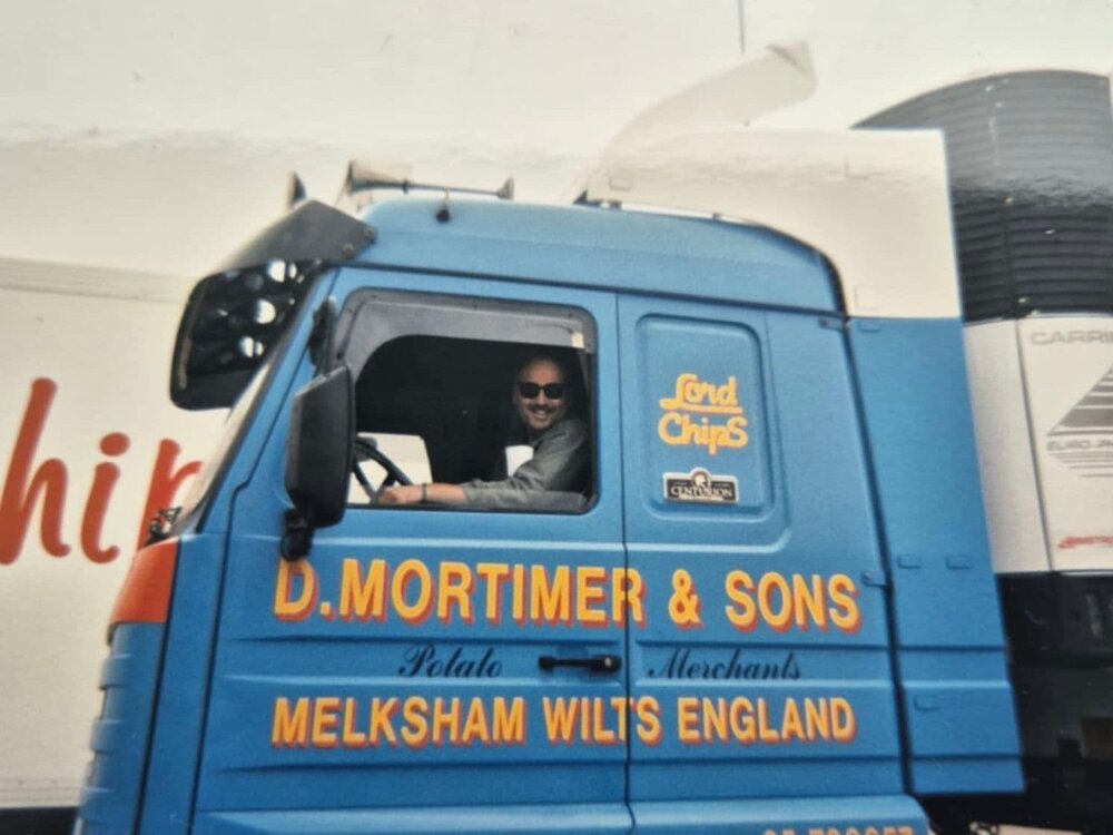 WSI WSI Scania 143M streamline 4x2 with 3-axle reefer trailer D. MORTIMER & SONS ENGLAND