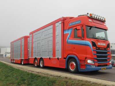 IMC IMC Scania S High roof boxed truck with livestock trailer RINUS VAN BEERS
