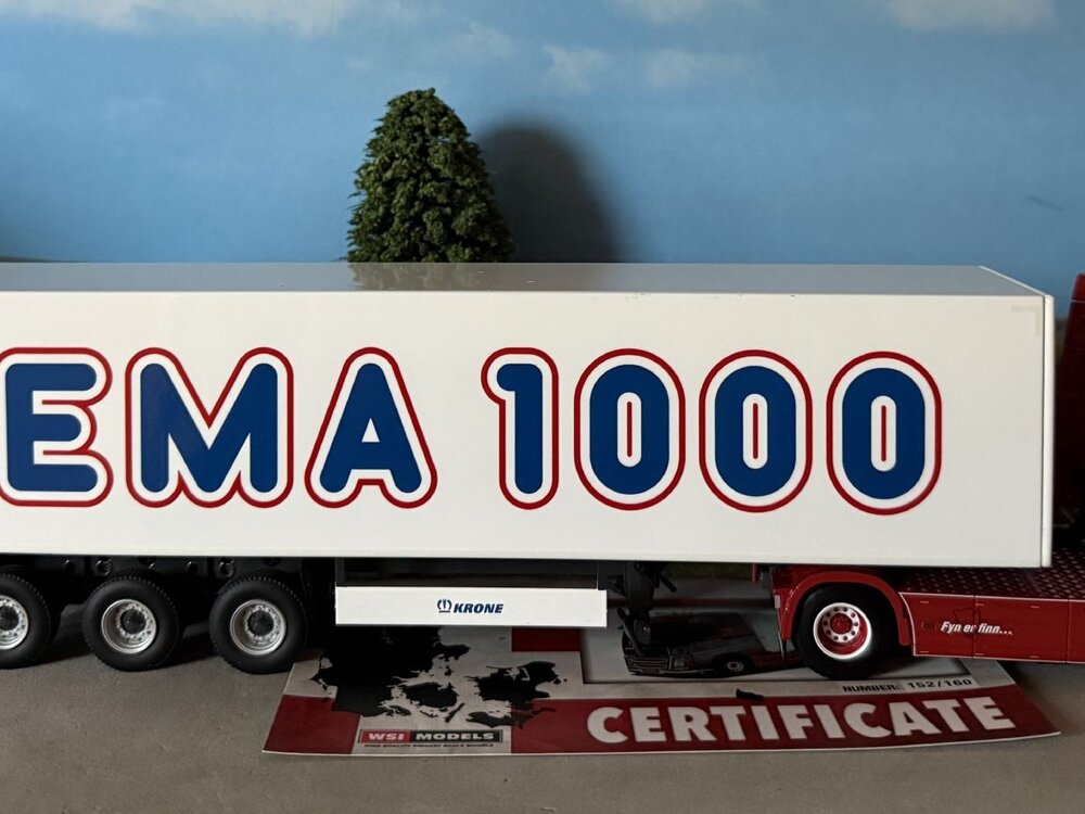 WSI WSI Volvo FH4 Globetrotter 4x2 met 3-assige box trailer N.C. CHRISTENSEN & SONNER