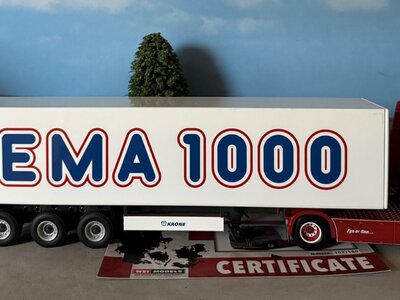 WSI WSI Volvo FH4 Globetrotter 4x2 met 3-assige box trailer N.C. CHRISTENSEN & SONNER