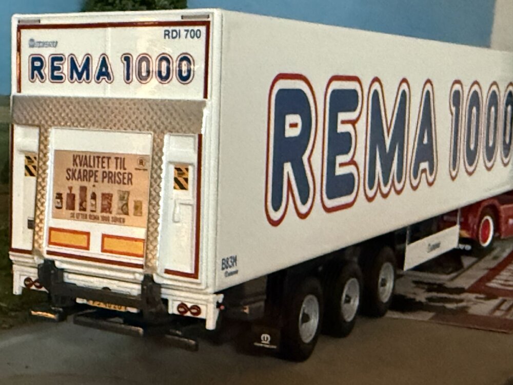 WSI WSI Volvo FH4 Globetrotter 4x2 with 3-axle box trailer N.C. CHRISTENSEN & SONNER