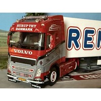 WSI Volvo FH4 Globetrotter 4x2 met 3-assige box trailer N.C. CHRISTENSEN & SONNER