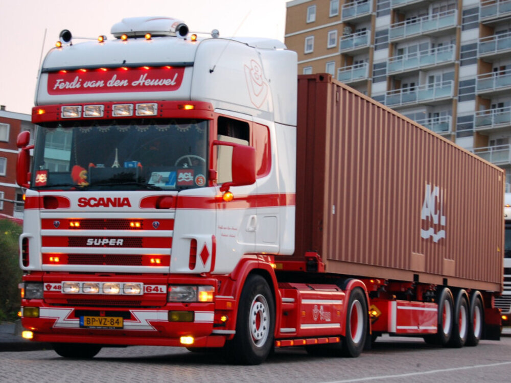 WSI WSI Scania 4-serie Topline met 3-as container oplegger + 40ft. container FERDI VAN DEN HEUVEL