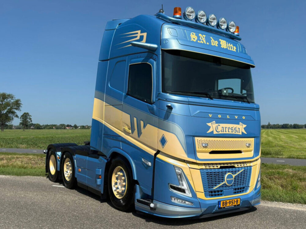 WSI WSI Volvo FH Aero Globetrotter XL 6x2 S.N. DE WITTE