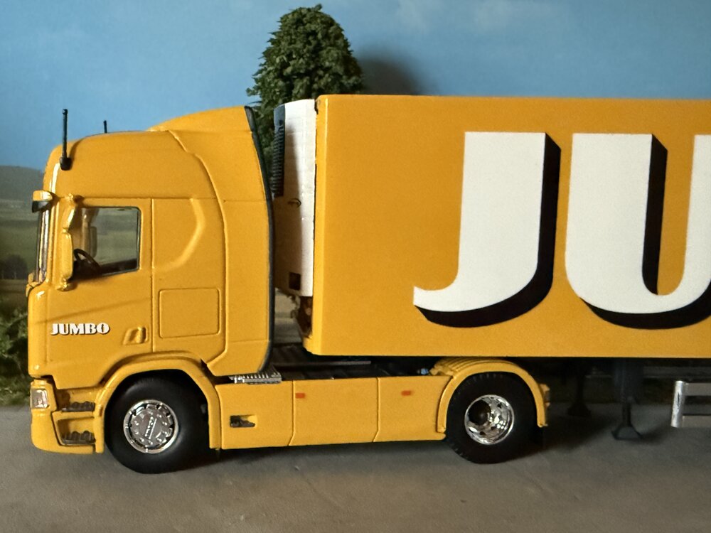 Tekno Tekno Scania Next Gen R-serie Highline with 3-axle Reefer Trailer JUMBO