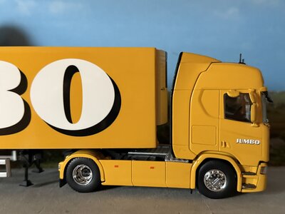 Tekno Tekno Scania Next Gen R-serie Highline with 3-axle Reefer Trailer JUMBO