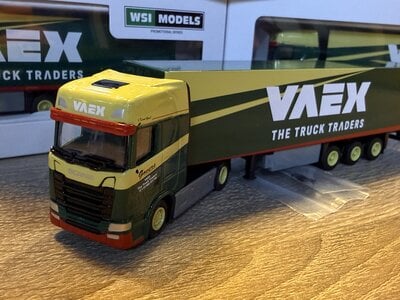 WSI WSI Schaal 1:87 Scania S Highline 4x2 + 3-axle box trailer VAEX