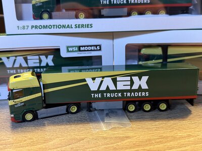 WSI WSI Schaal 1:87 Scania S Highline 4x2 + 3-axle box trailer VAEX