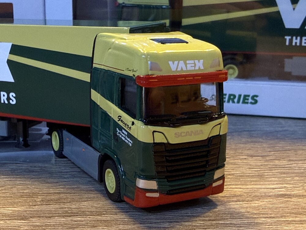WSI WSI Schaal 1:87 Scania S Highline 4x2 + 3-axle box trailer VAEX