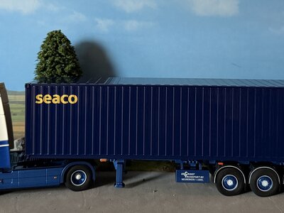 Cavallino Cavallino Volvo FH5 Glob. XL with 3-axle container trailer +40ft. SAECO container M.J. DE GROOT