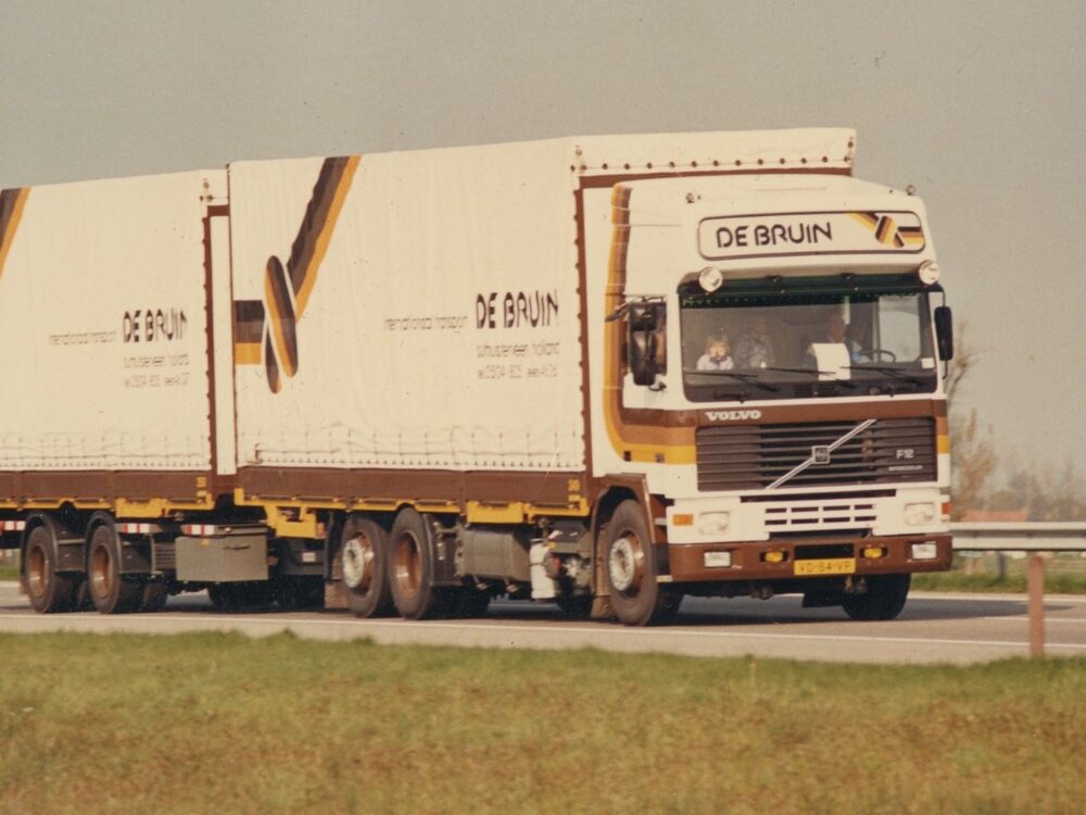 Tekno Tekno Volvo F12 Eurotrotter volume combination DE BRUIN