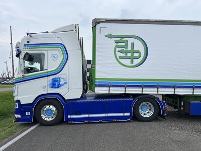 Tekno Tekno Scania NGR Highline 4x2 met 3-assige tautliner HP TRANSPED