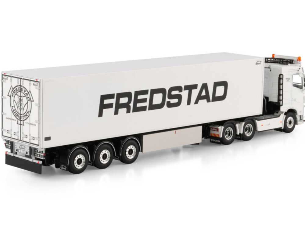 WSI WSI Volvo FH4 Sleeper cab 6x2 met 3-assige koeloplegger FREDSTAD