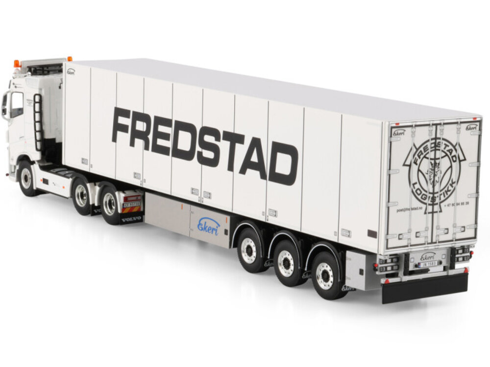 WSI WSI Volvo FH4 Sleeper cab 6x2 met 3-assige koeloplegger FREDSTAD