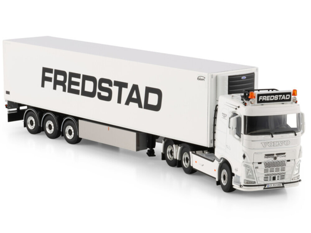 WSI WSI Volvo FH4 Sleeper cab 6x2 met 3-assige koeloplegger FREDSTAD