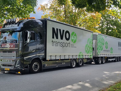 WSI WSI Volvo FH5 Globetrotter XL 6x2 8-axle riged truck road train + LZV dolly low TUINSTRA TRANSPORT