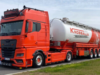 WSI WSI MAN TGX GX 4x2 with 3-axle tipper bulk trailer KNOSSALLA
