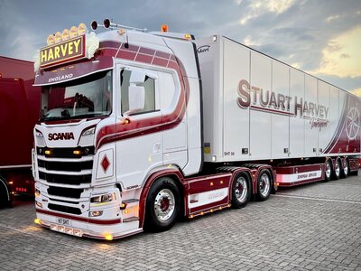 WSI WSI Scania S660 6x2 with 3-axle Ekeri box trailer STUART HARVEY Bristol UK