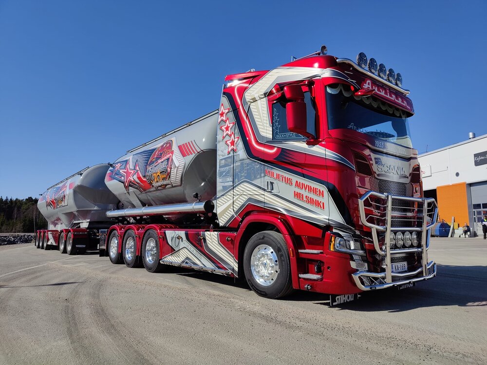 Tekno Tekno Scania Next Gen R-Highline (resin) silo combination AUVINEN (70 Year Anniversary)