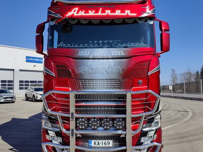 Tekno Tekno Scania Next Gen R-Highline (resin) silo combination AUVINEN (70 Year Anniversary)
