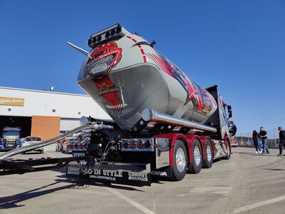 Tekno Tekno Scania Next Gen R-Highline (resin) silo combination AUVINEN (70 Year Anniversary)