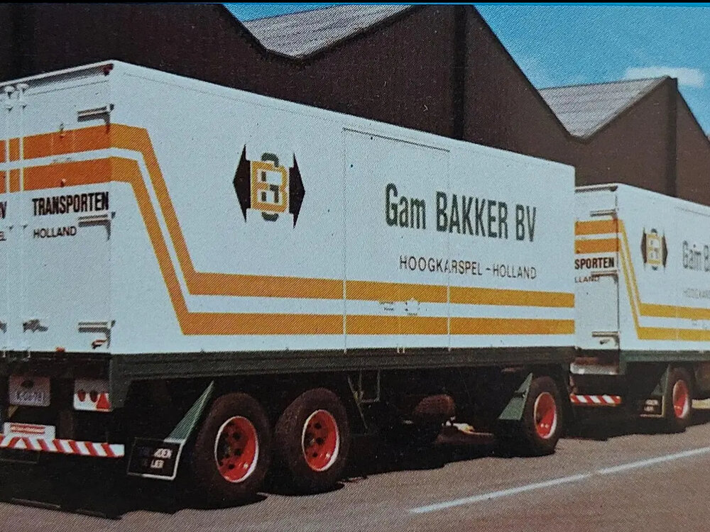 Tekno Tekno Volvo F89 Riged truck with trailer GAM BAKKER