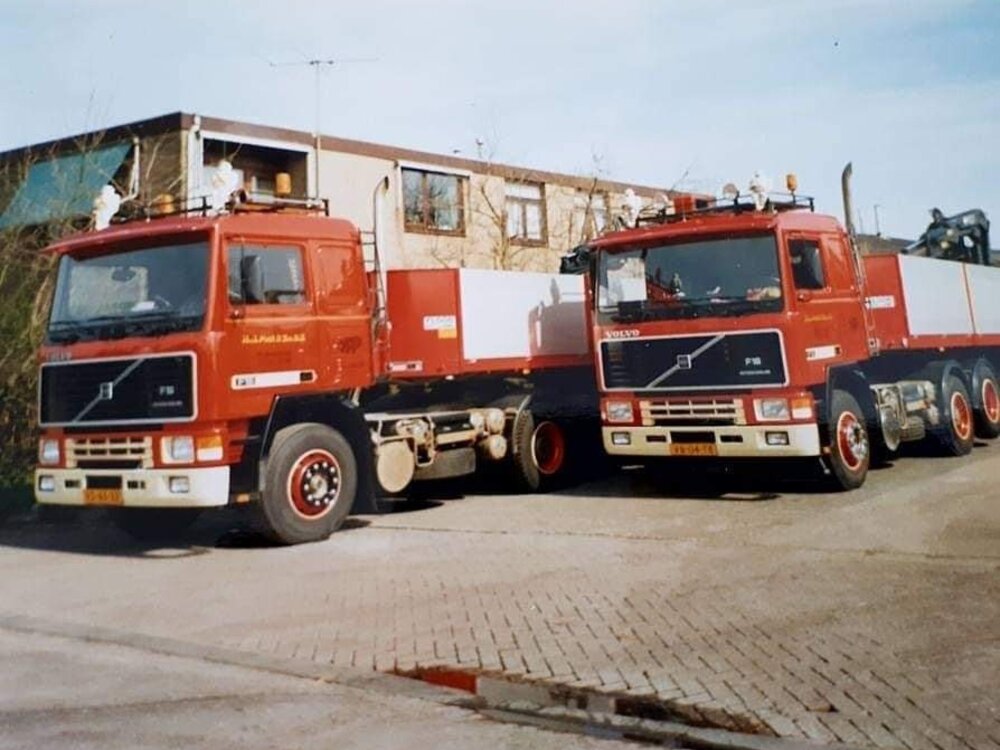 Tekno Tekno Volvo F16 6x2 truck with 3-axle brick trailer H.N. POST & ZN.