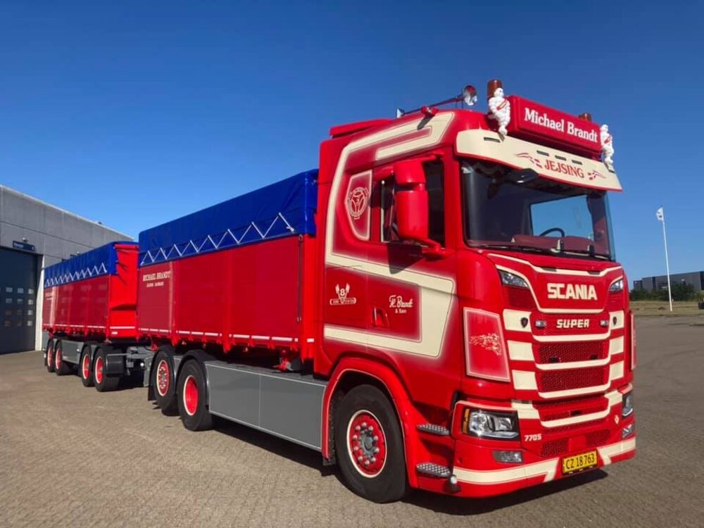 Tekno Tekno Scania Next Gen 770S-V8 motorwagen met 4-as aanhanger MICHAEL BRANDT