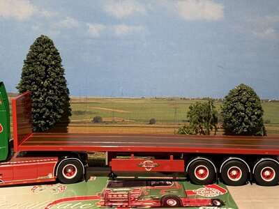 Tekno Tekno Scania Next Gen 520S Highline met 3-assige vlakke trailer JAN MUES
