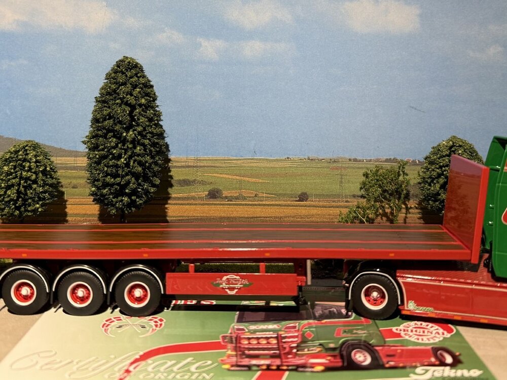 Tekno Tekno Scania Next Gen 520S Highline met 3-assige vlakke trailer JAN MUES