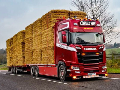 Tekno Tekno Scania Next Gen S-serie Highline rigid truck with 3-axle trailer + load CLOSE & SON