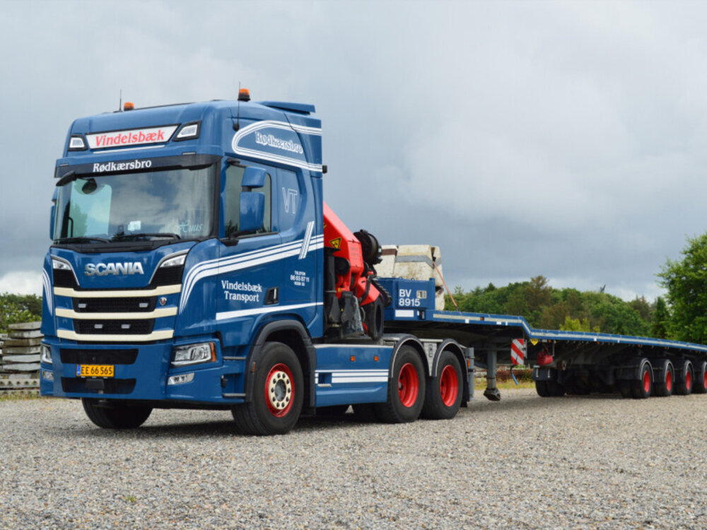 WSI WSI Scania R Highline 6x2 with 4-axle telestep flatbed trailer + palfinger PK 65002 SH VINDELSBAEK