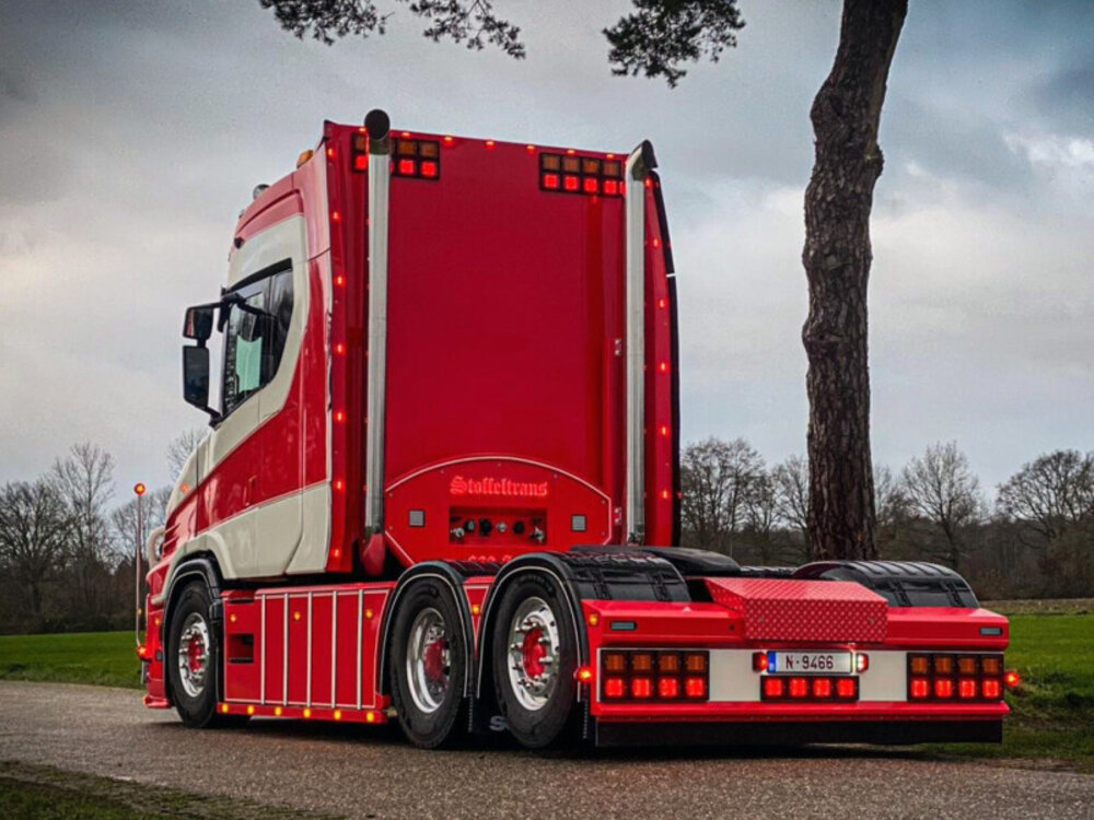 WSI WSI Scania Vlastuin S Torpedo highline facelift 6x2 with 2-axle box trailer STOFFELTRANS DELIZIO