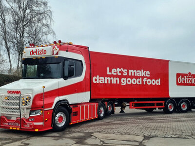 WSI WSI Scania Vlastuin S Torpedo highline facelift 6x2 with 2-axle box trailer STOFFELTRANS DELIZIO