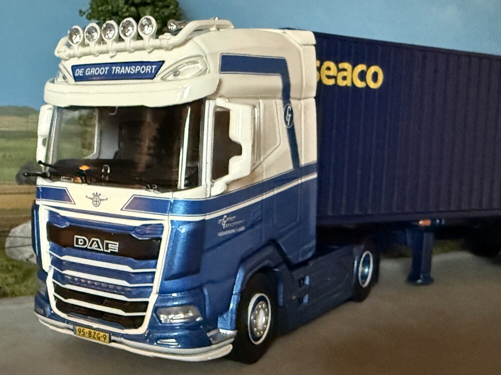 Cavallino Cavallino DAF XG+ with 3-axle container trailer +40ft. SAECO container M.J. DE GROOT