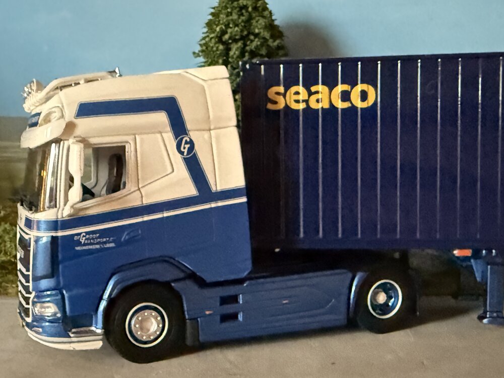 Cavallino Cavallino DAF XG+ with 3-axle container trailer +40ft. SAECO container M.J. DE GROOT