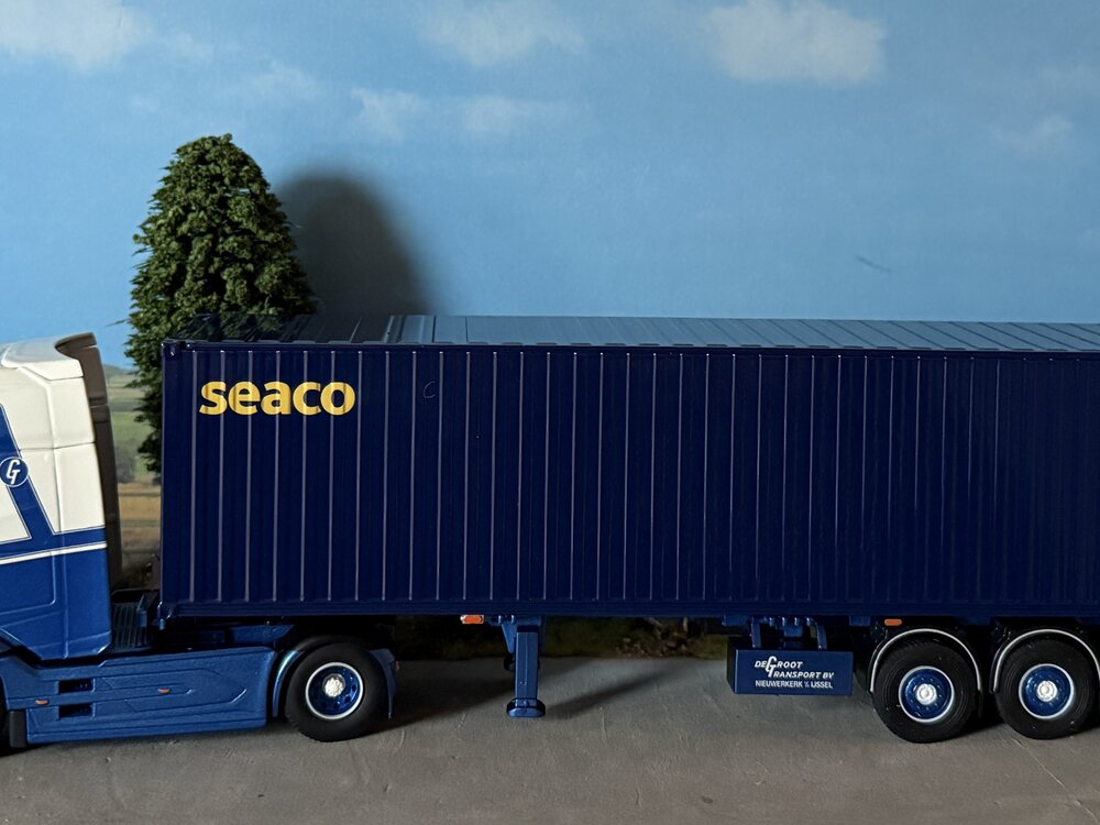 Cavallino Cavallino DAF XG+ with 3-axle container trailer +40ft. SAECO container M.J. DE GROOT