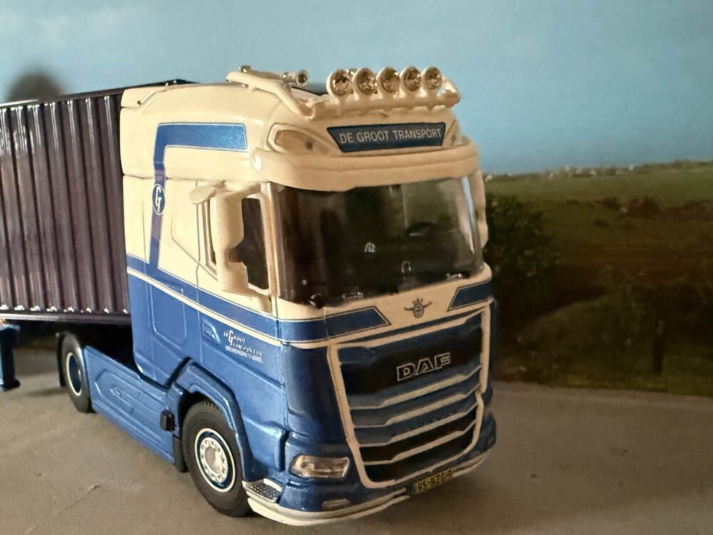 Cavallino Cavallino DAF XG+ with 3-axle container trailer +40ft. SAECO container M.J. DE GROOT