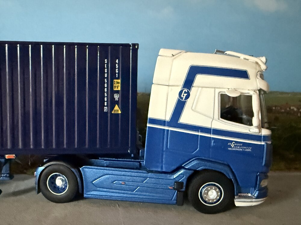 Cavallino Cavallino DAF XG+ met 3-as container oplegger +40ft. SAECO container M.J. DE GROOT