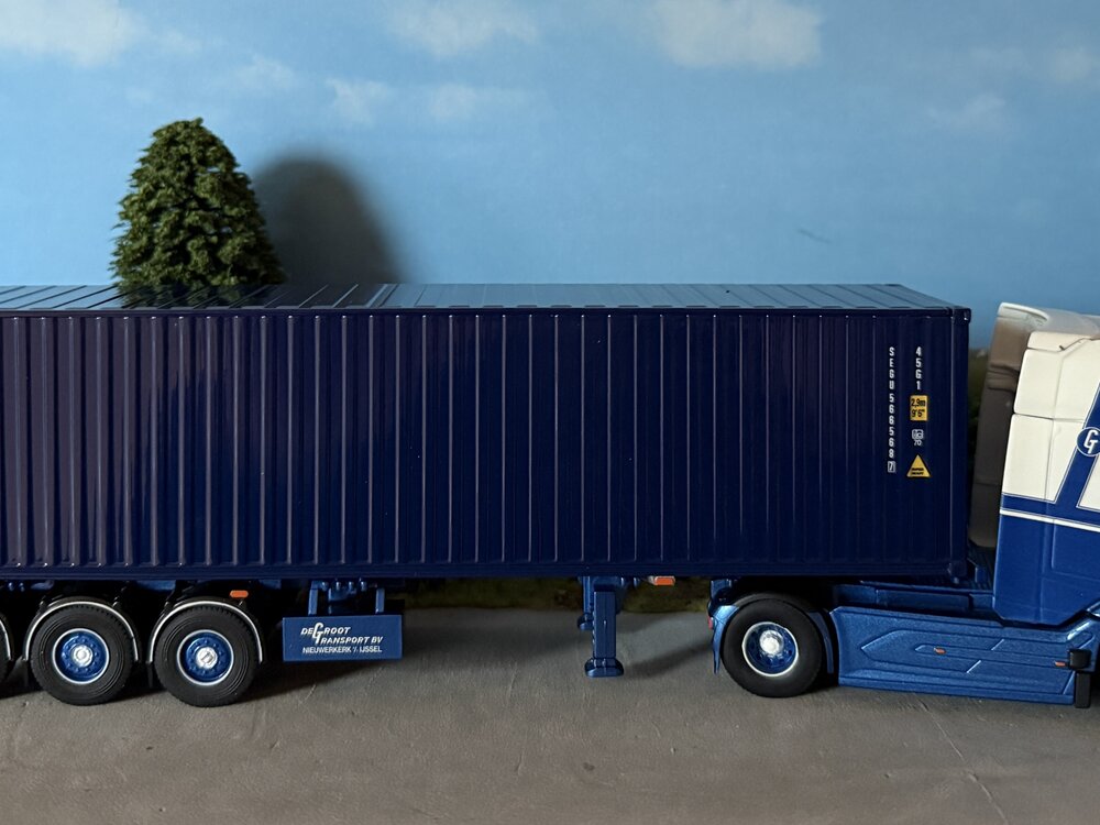 Cavallino Cavallino DAF XG+ met 3-as container oplegger +40ft. SAECO container M.J. DE GROOT