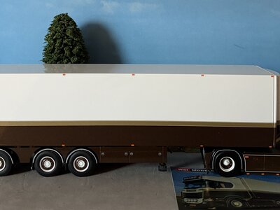 WSI WSI Scania R Highline 4x2 met 3-assige tridec koeloplegger BRAND TRANSPORT