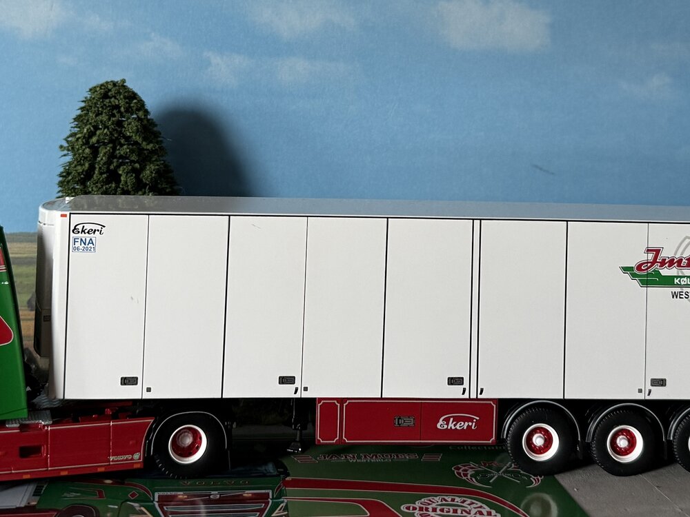 Tekno Tekno Volvo FH05 Globetrotter 4x2 + 3 as Ekeri koeloplegger JAN MUES