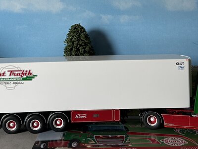 Tekno Tekno Volvo FH05 Globetrotter 4x2 + 3 axle reefer trailer JAN MUES