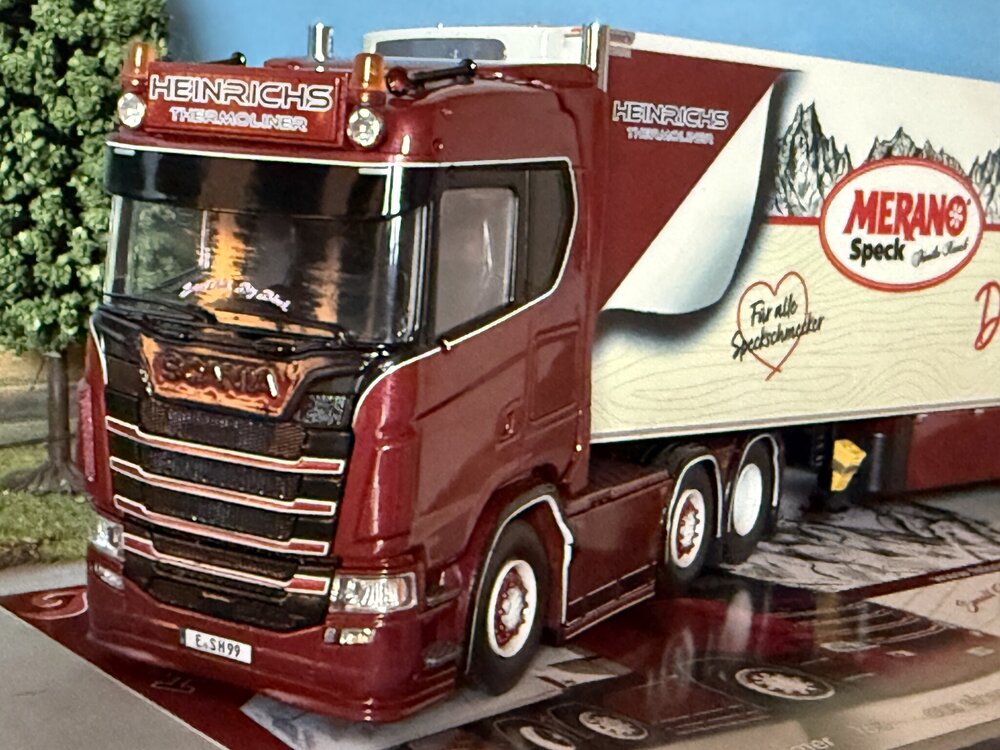 Tekno Tekno Scania S-Serie Next Gen Highline 6x2 with 3-axle reefer trailer HEINRICHS - MERANO SPECK