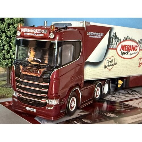 Tekno Tekno Scania S-Serie Next Gen Highline 6x2 met 3-as koeloplegger HEINRICHS - MERANO SPECK