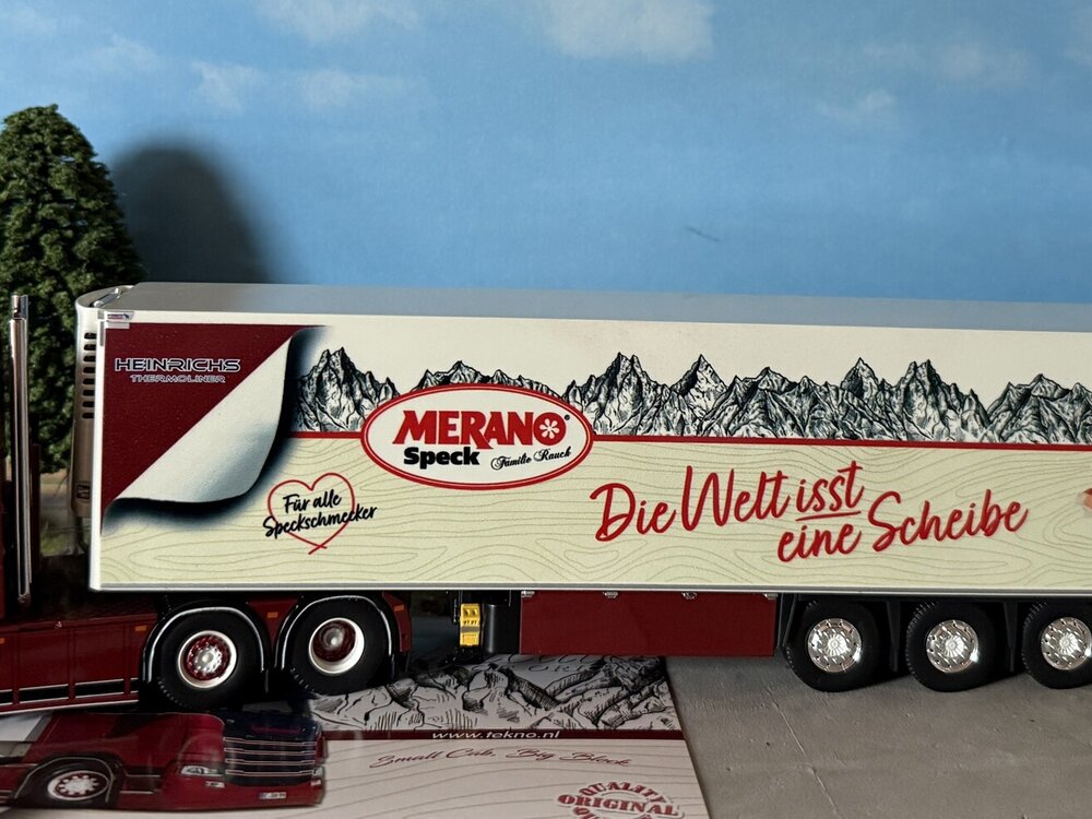 Tekno Tekno Scania S-Serie Next Gen Highline 6x2 met 3-as koeloplegger HEINRICHS - MERANO SPECK