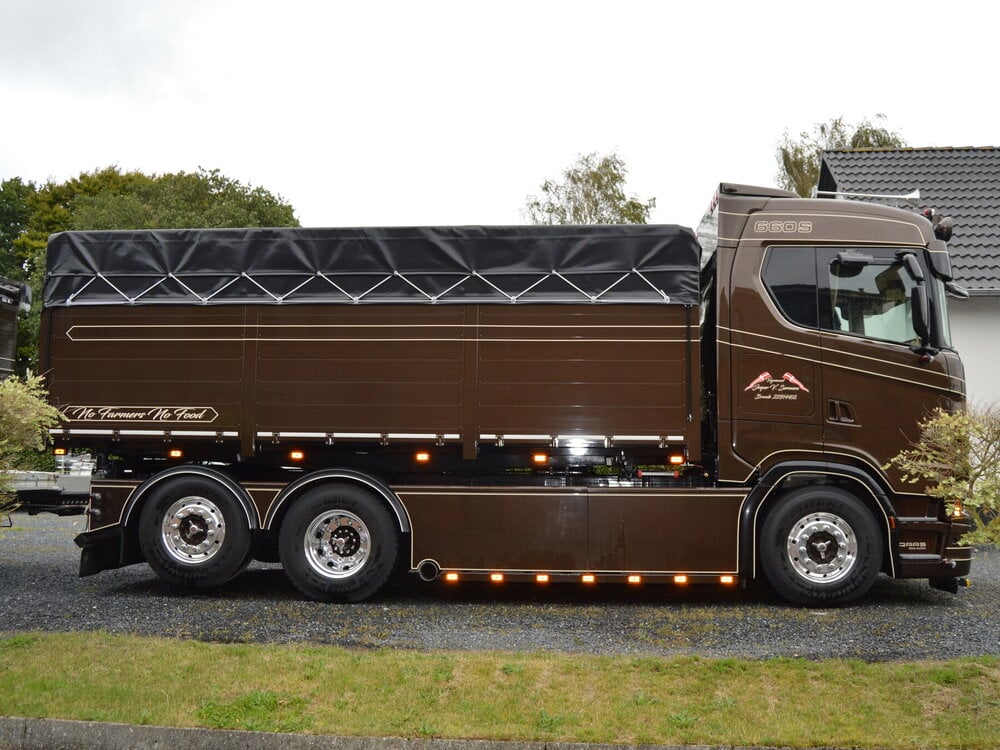Tekno Tekno Scania Next Gen S-serie Highline riged truck wit 4-axle trailer JESPER V. SORENSEN